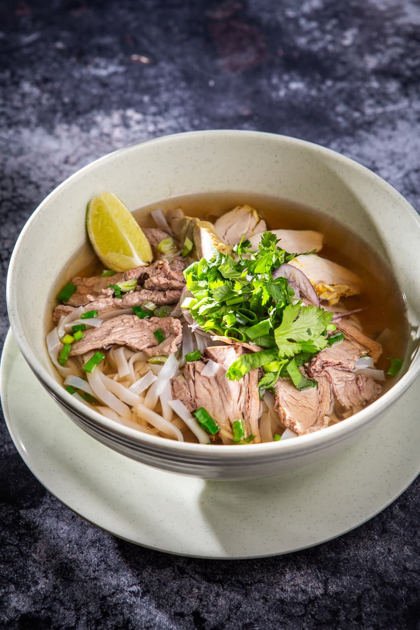 PHỞ BÒ TÁI (Pho with medium-rare beef)